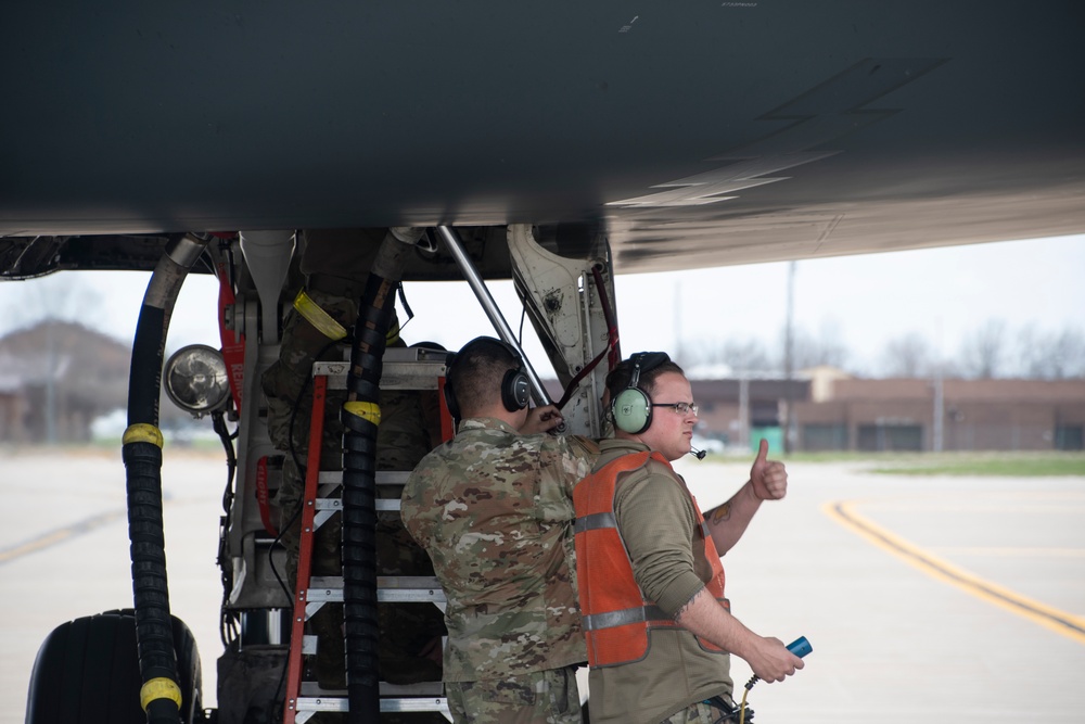 509th Bomb Wing B-2 Spirit stealth bombers and maintenance crews take part in Exercise Agile Tiger