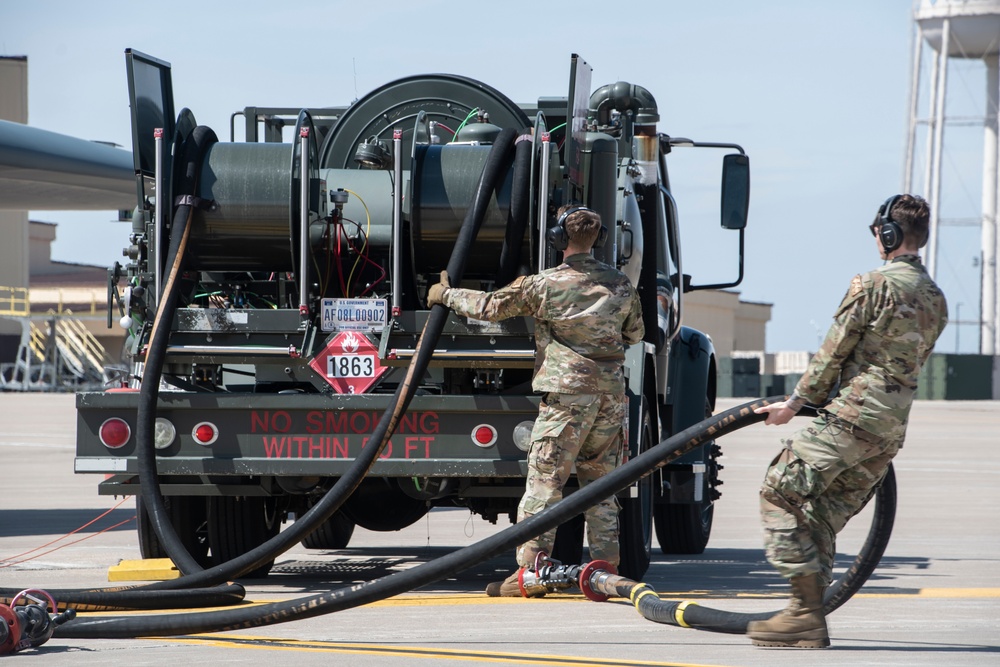 509th Bomb Wing B-2 Spirit stealth bombers and maintenance crews take part in Exercise Agile Tiger