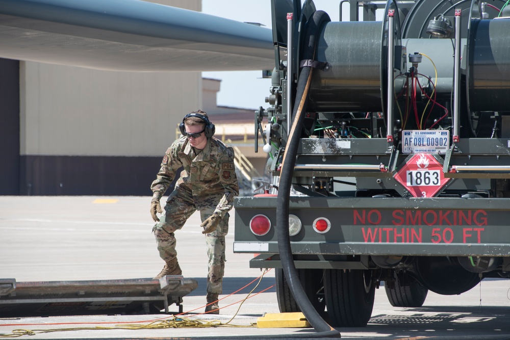 509th Bomb Wing B-2 Spirit stealth bombers and maintenance crews take part in Exercise Agile Tiger