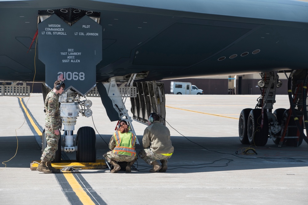 509th Bomb Wing B-2 Spirit stealth bombers and maintenance crews take part in Exercise Agile Tiger