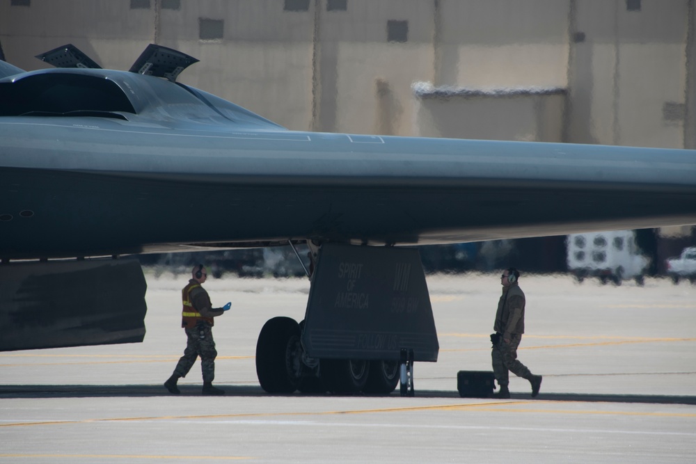 509th Bomb Wing B-2 Spirit stealth bombers and maintenance crews take part in Exercise Agile Tiger