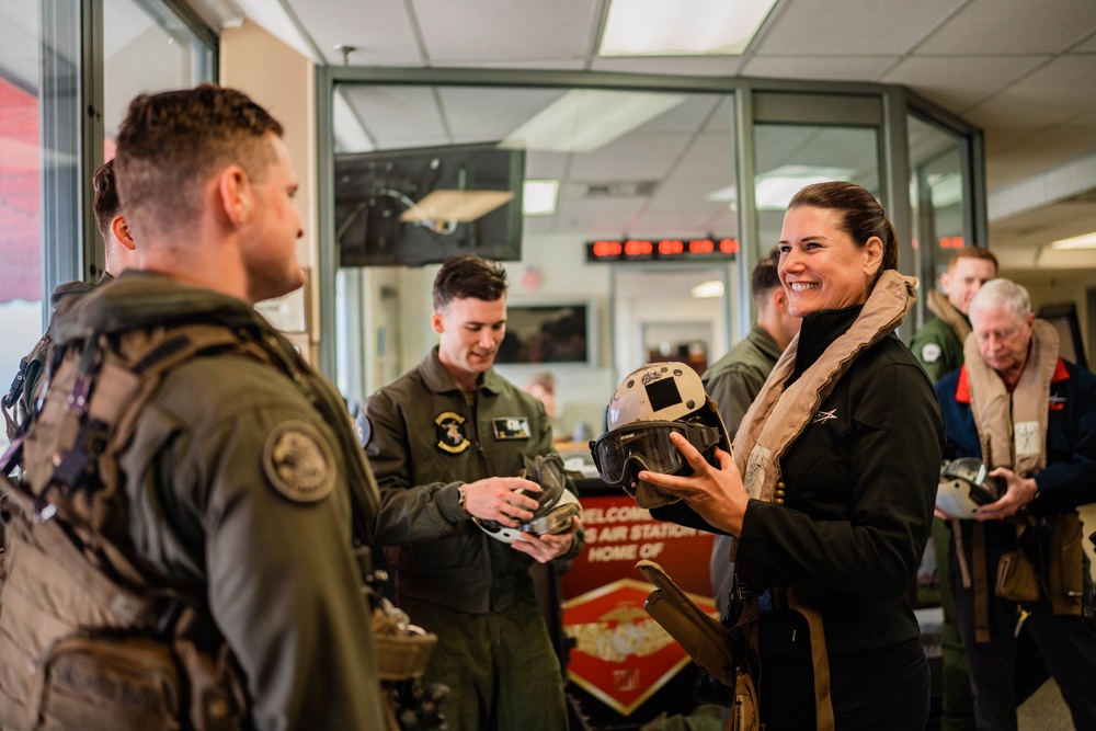 Distinguished Visitors depart to USS Tripoli