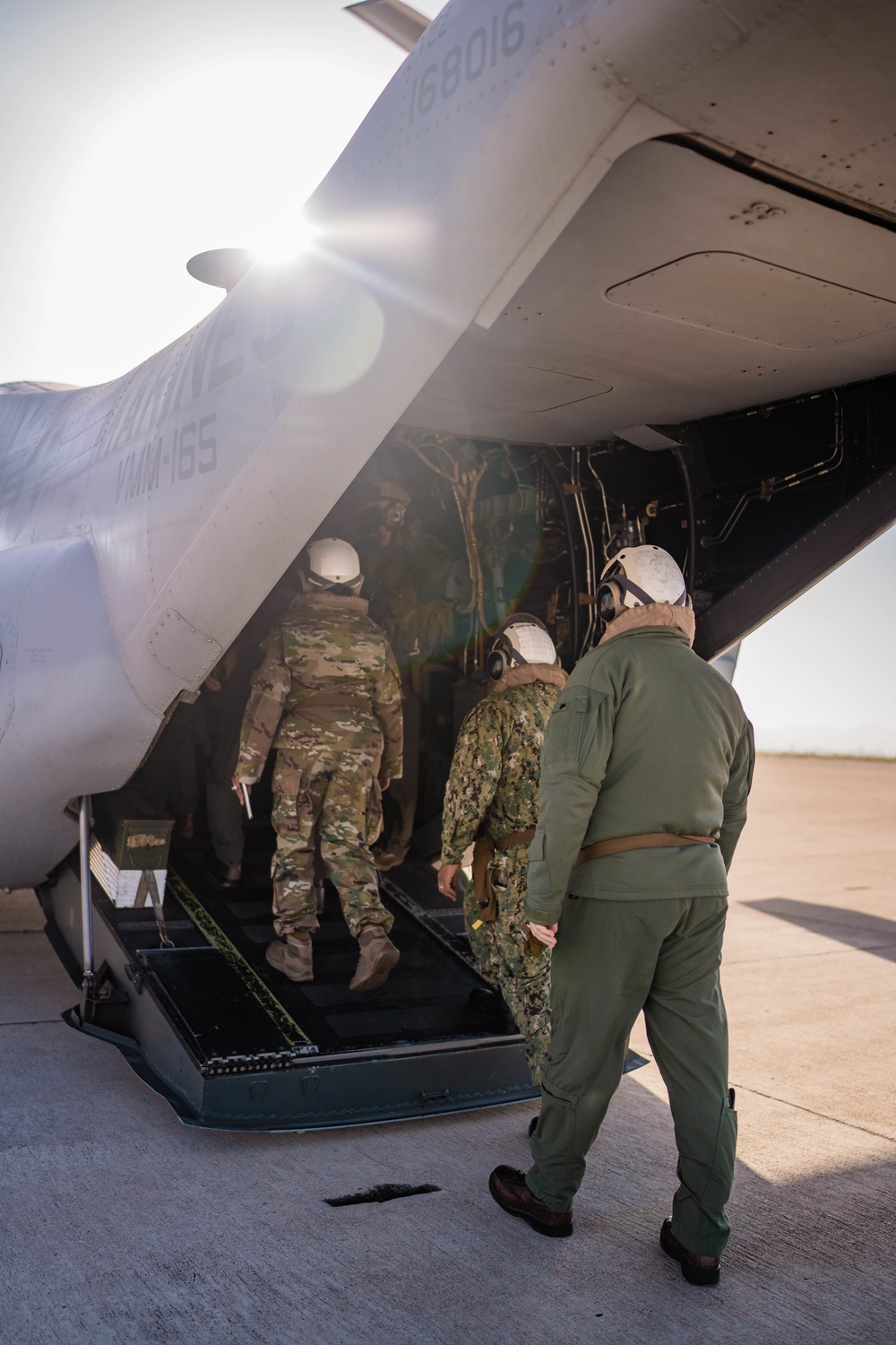 Distinguished Visitors depart to USS Tripoli