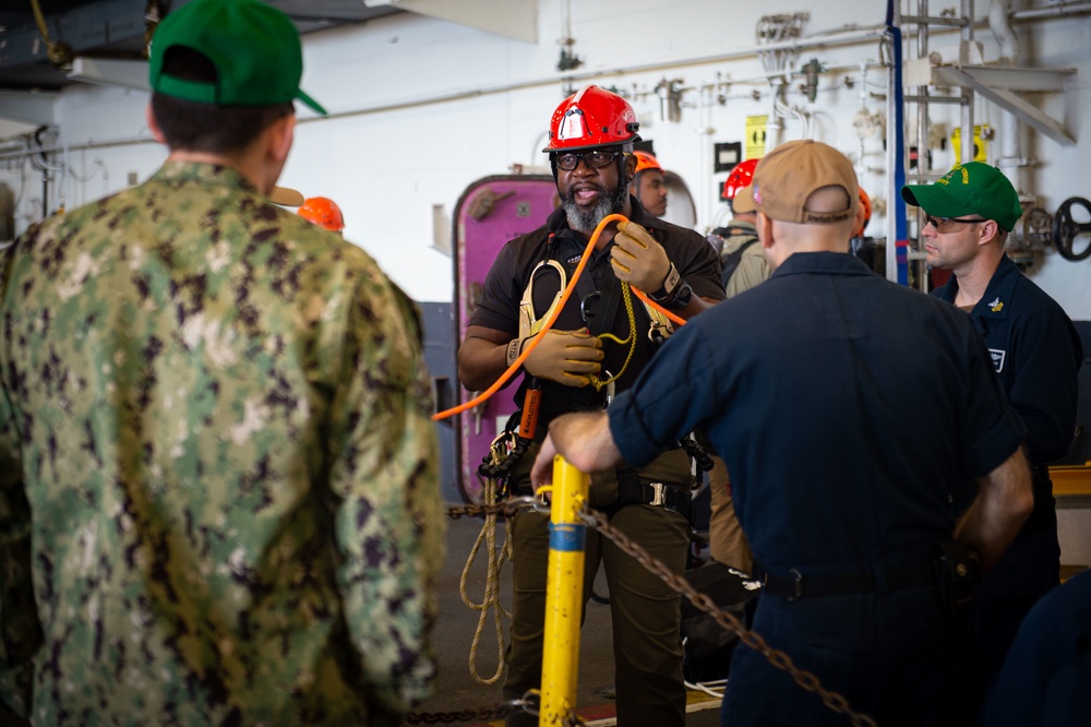 USS Carl Vinson (CVN 70) Conducts Fall Protection Training