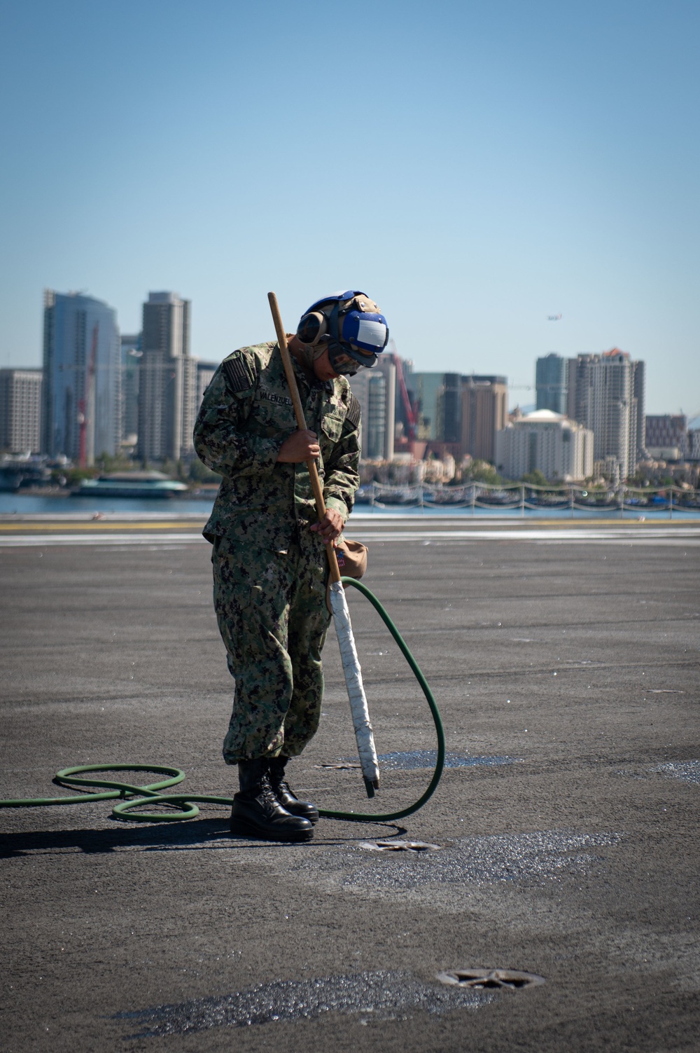 USS Carl Vinson (CVN 70) Flight Deck Maintenance