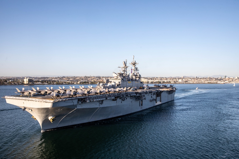 USS Tripoli and Marine Aircraft Group 13 demonstrate Lightning Carrier Concept