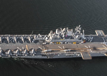 3rd Marine Aircraft Wing, Expeditionary Strike Group 3 demonstrate Lightning carrier concept