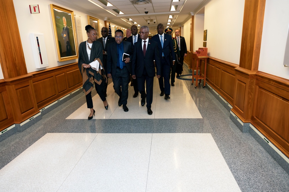 Minister of State of Angola Francisco Pereira Furtado Visits Pentagon