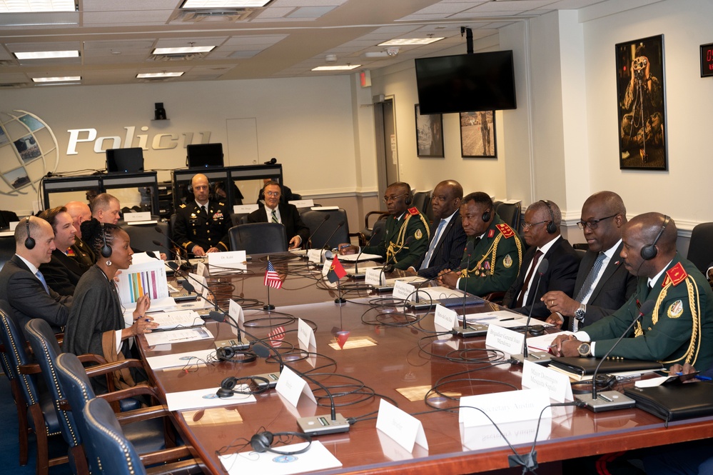 Minister of State of Angola Francisco Pereira Furtado Visits Pentagon