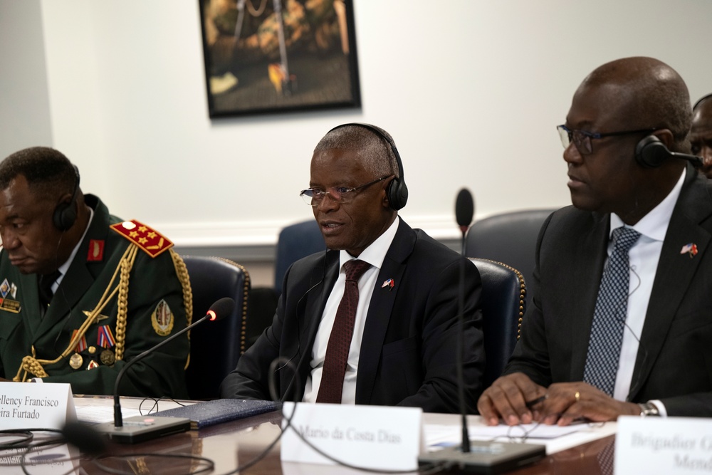 Minister of State of Angola Francisco Pereira Furtado Visits Pentagon