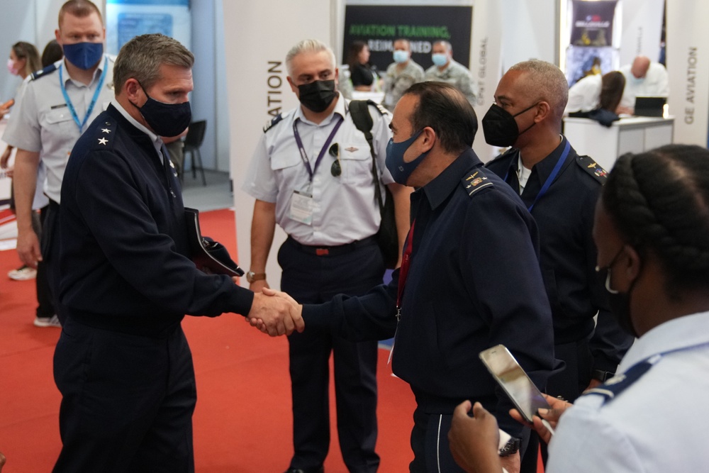 AFSOUTH Commander meets with Dominican Republic Air Chief at FIDAE