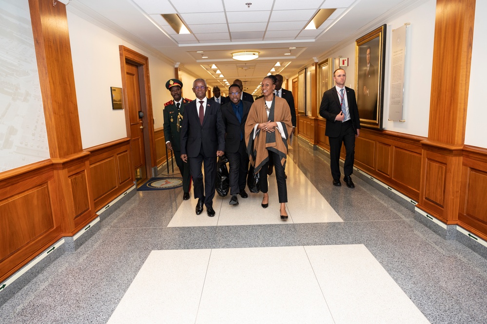 Angolan Minister of State Francisco Pereira Furtado Visits Pentagon