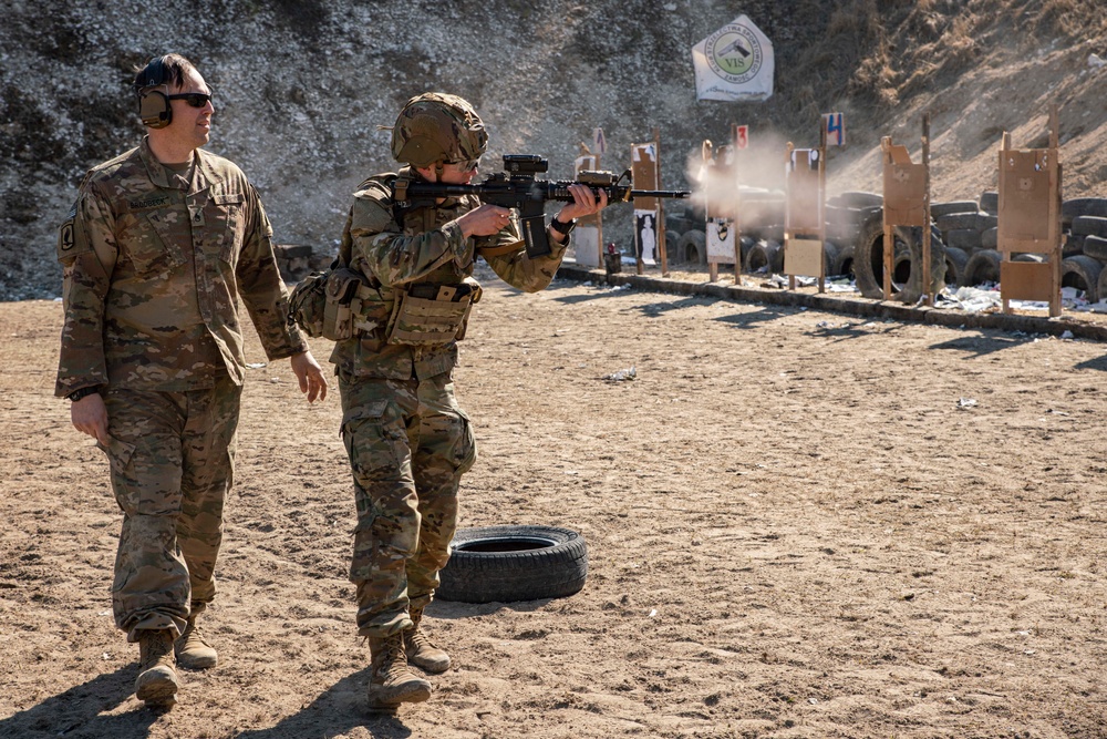 Paratroopers hone their skills during live-fire training