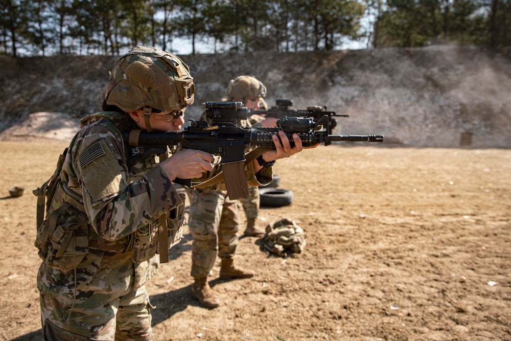 Paratroopers hone their skills during live-fire training