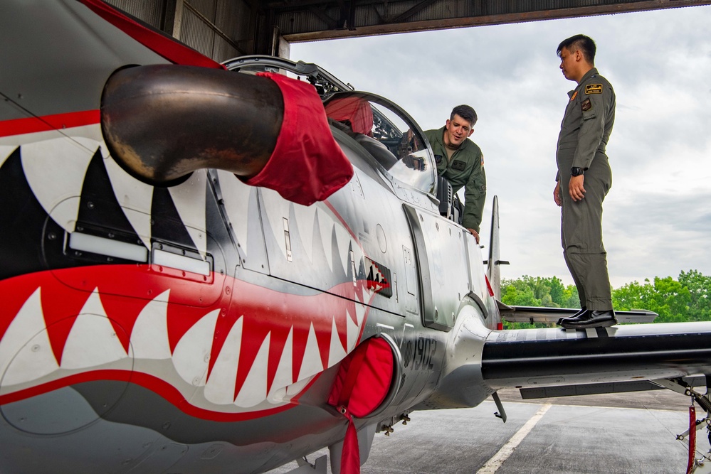 U.S., Philippine pilots reconnect at Balikatan 22