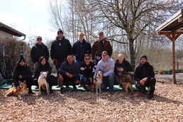 American Soldiers volunteer at German animal shelter