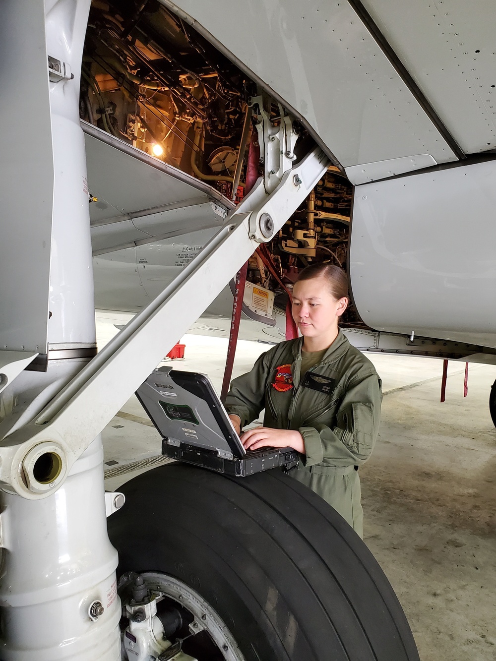 4th Marine Aircraft Wing Marine Becomes Marine Corps’ First C-40A Clipper Crew Chief