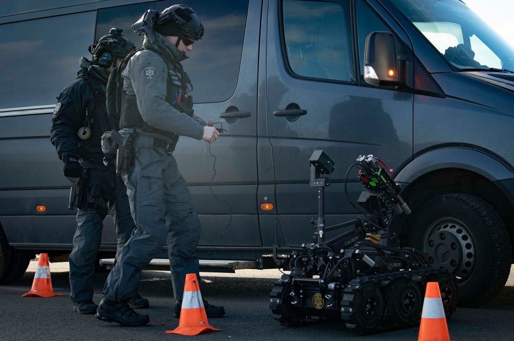 Icelandic Police disarm simulated IED