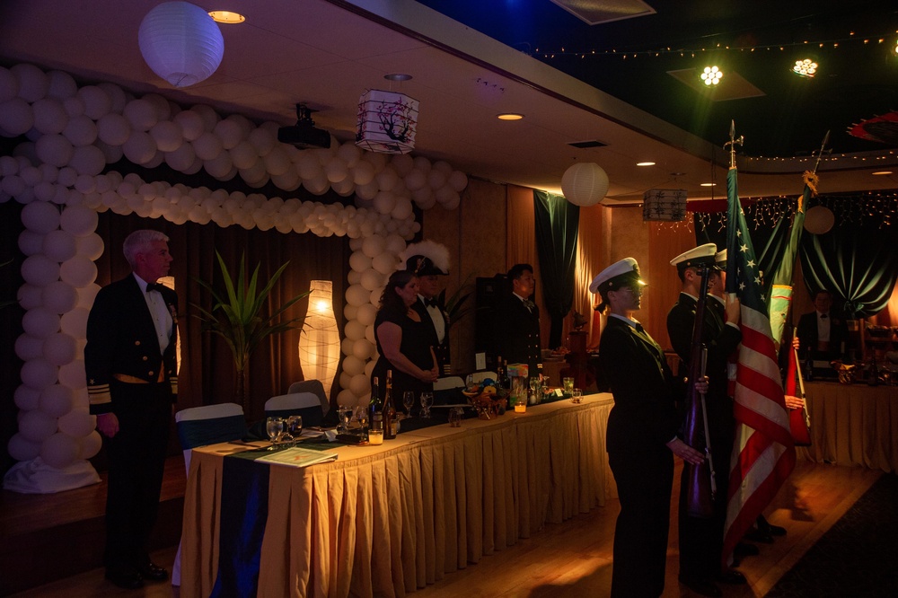 Commander, 7th Fleet Attends Surface Warfare Officer's Ball