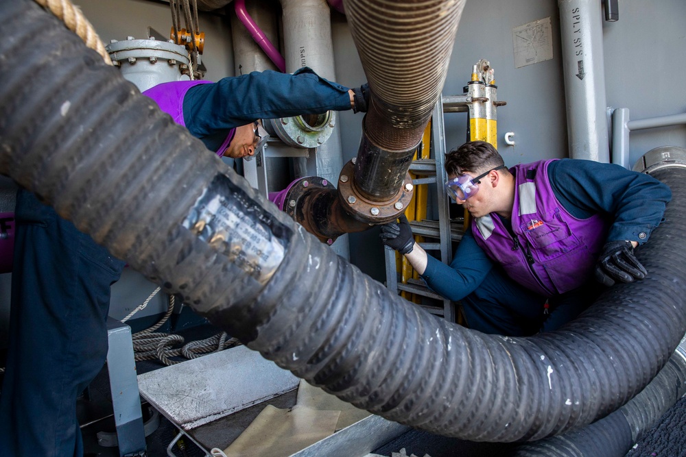 Makin Island Receives Fuel at Naval Base Point Loma