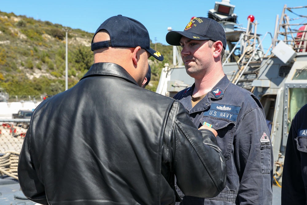 USS Ross Sailors receive awards