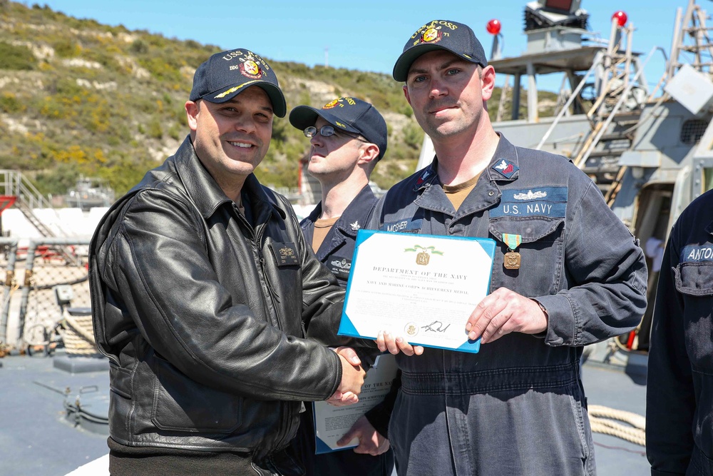 USS Ross Sailors receive awards