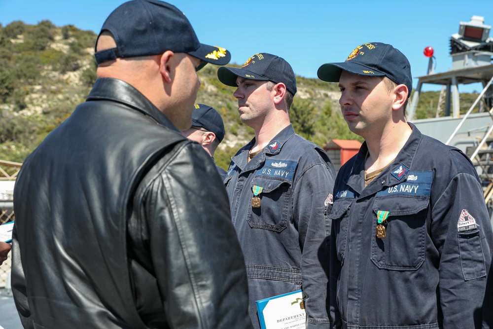 USS Ross Sailors receive awards