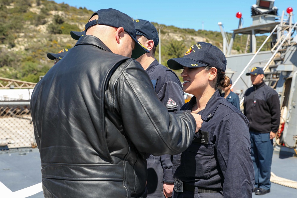 USS Ross Sailors receive awards