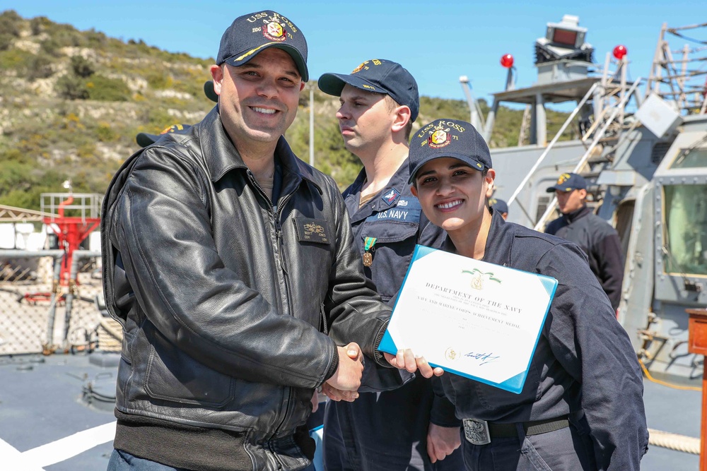 USS Ross Sailors receive awards