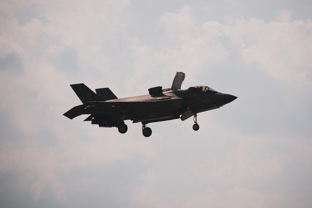 F-35B Lightning II Field Carrier Landing Practice