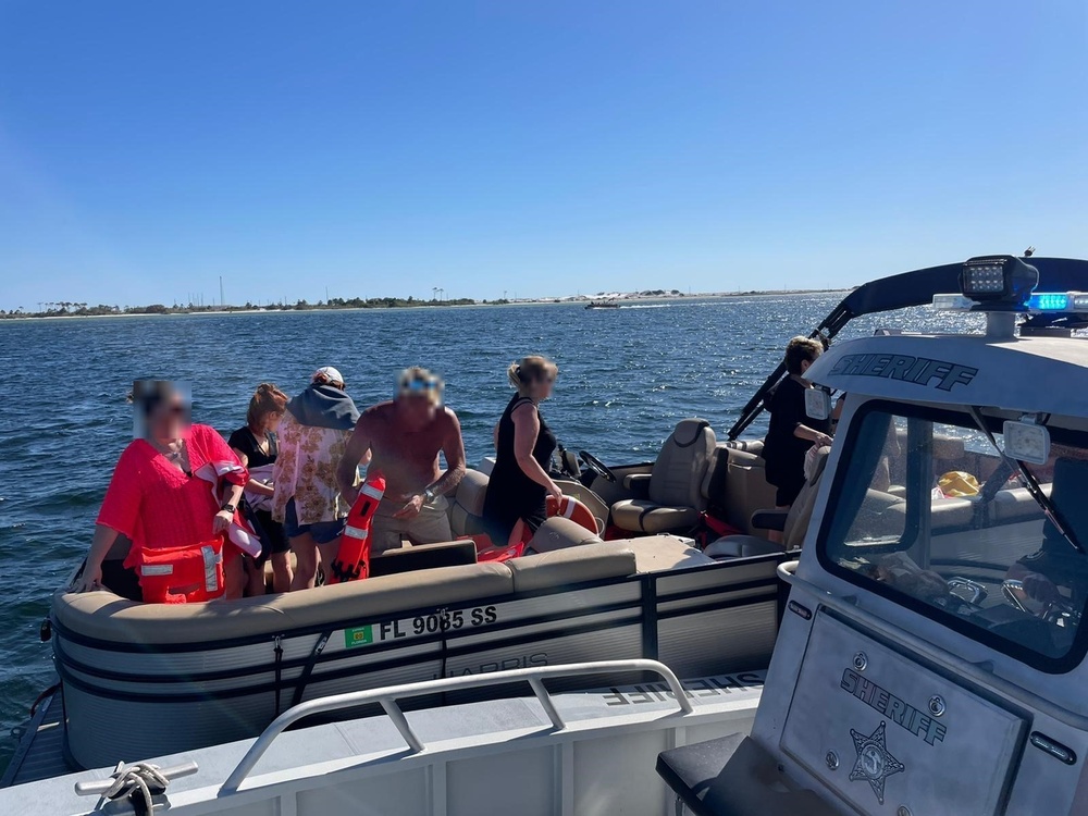 IMAGERY AVAILABLE: Coast Guard suspends illegal charter near Destin, Fla.