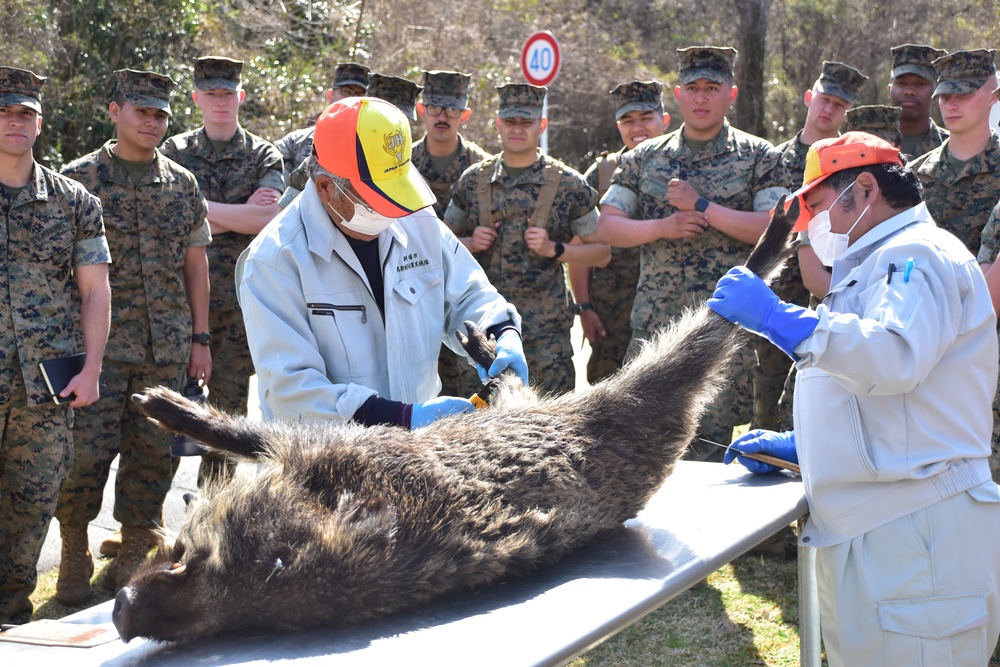 Gotemba Hunters' Association teaches Marines survival life skills