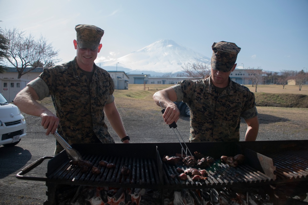 Gotemba Hunters' Association teaches Marines survival life skills