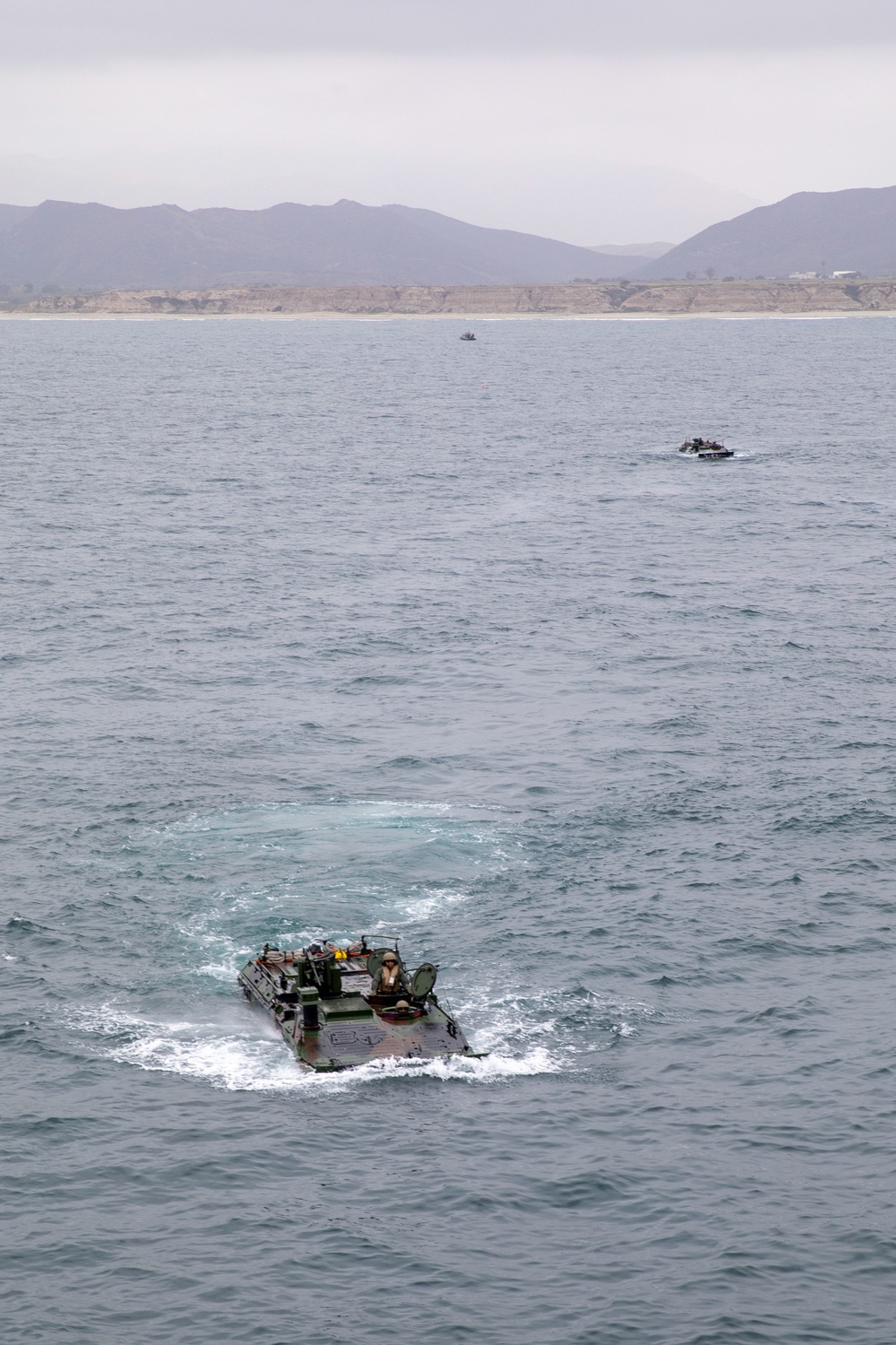 Makin Island Conducts ACV Ops with 3d Assault Amphibian Battalion, 1st Marine Division