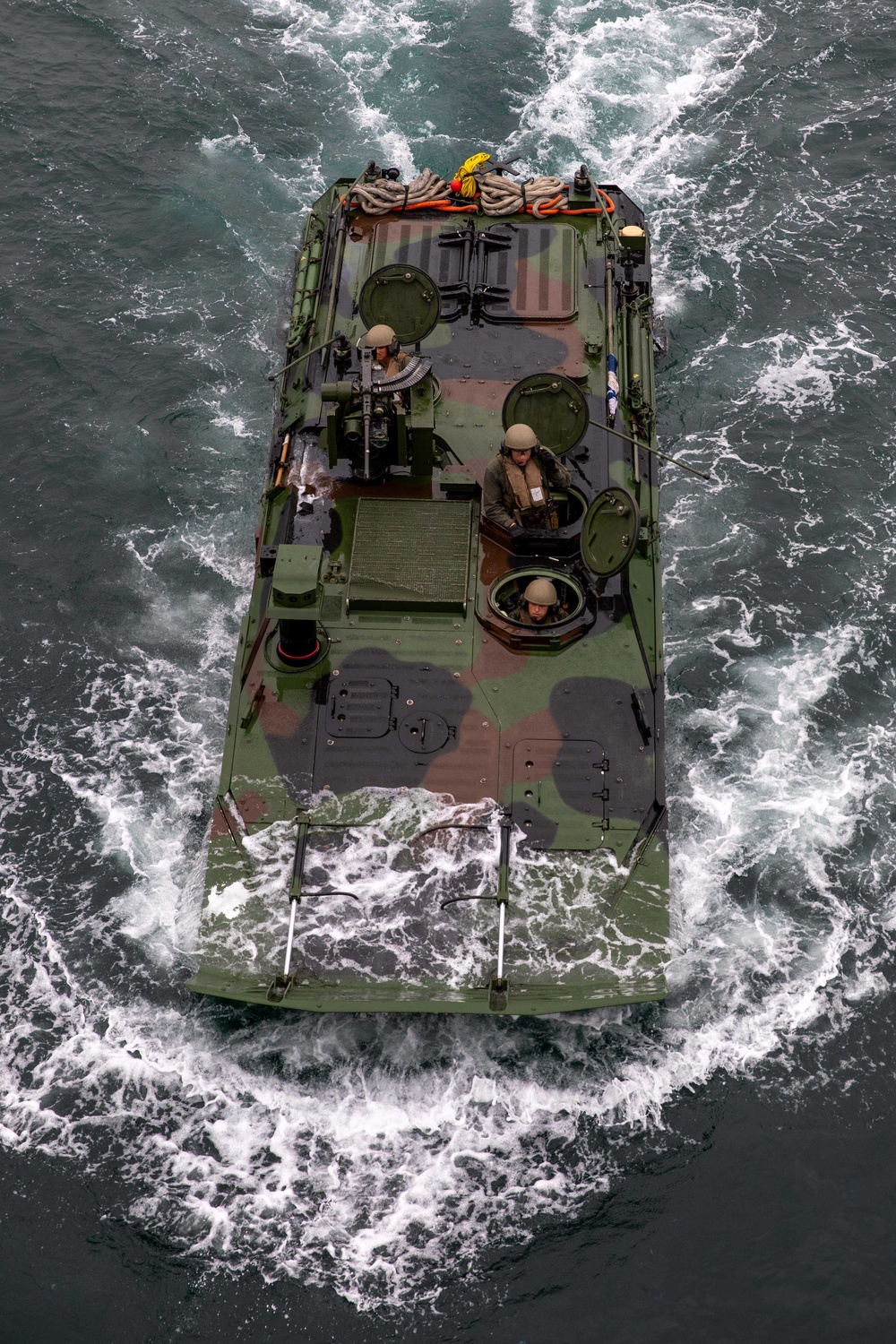 Makin Island Conducts ACV Ops with 3d Assault Amphibian Battalion, 1st Marine Division