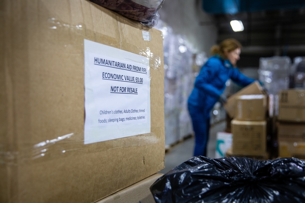 U.S. Soldiers volunteer to help with donations for Ukrainian Refugees