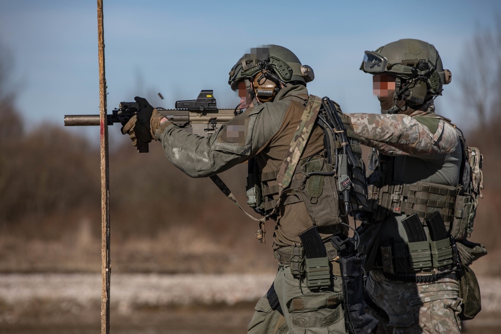 U.S. SOF Train with Lithuanian Forces