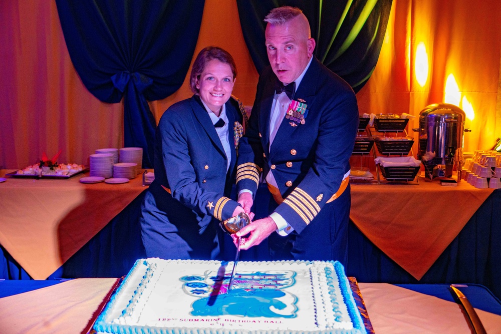 CSG-7 Holds 122nd Submarine Birthday Ball at Fleet Activities Yokosuka