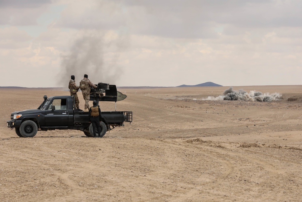 U.S. soldiers conduct live fire exercise alongside the Syrian Defense Forces