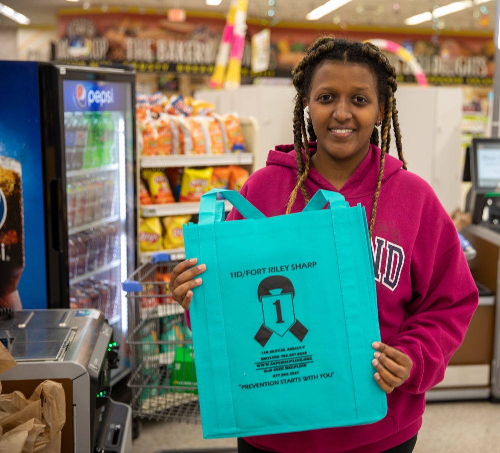 Fort Riley distributes SHARP themed bags