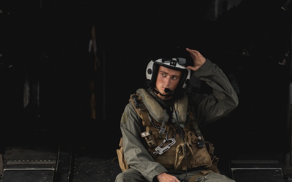 VMM 268 Ospreys soar over Darwin