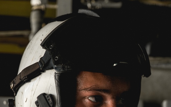 VMM 268 Ospreys soar over Darwin