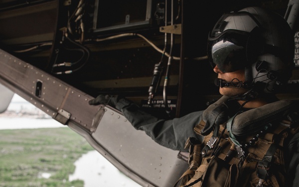 VMM 268 Ospreys soar over Darwin