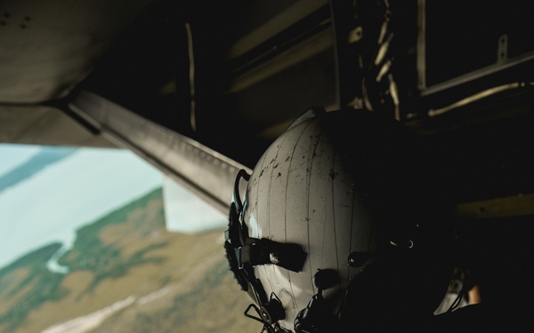 VMM 268 Ospreys soar over Darwin