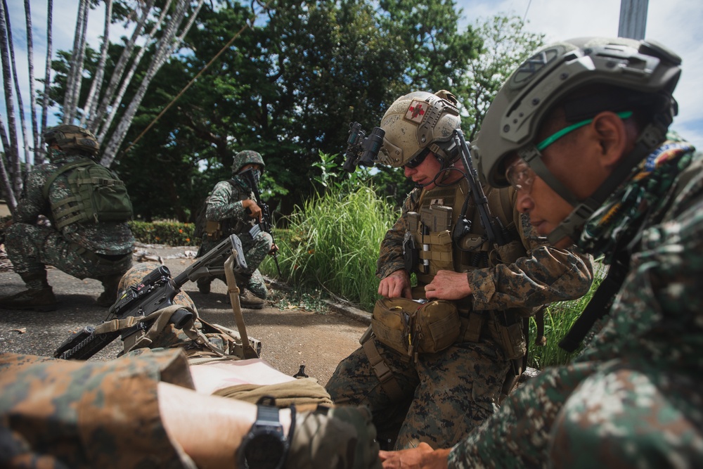 3d Reconnaissance Battalion, United States Marine Corps, Force Reconnaissance Group, Philippine Marine Corps Conduct a Raid on Corregidor during Balikatan 22