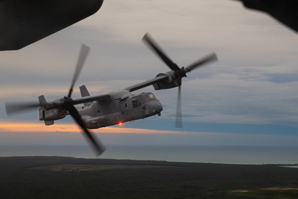 MRF-D 22: VMM 268 conducts Osprey formation flight