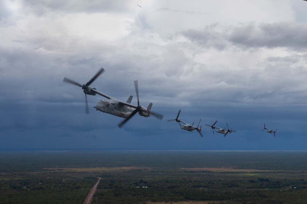 MRF-D 22: VMM 268 conducts Osprey formation flight