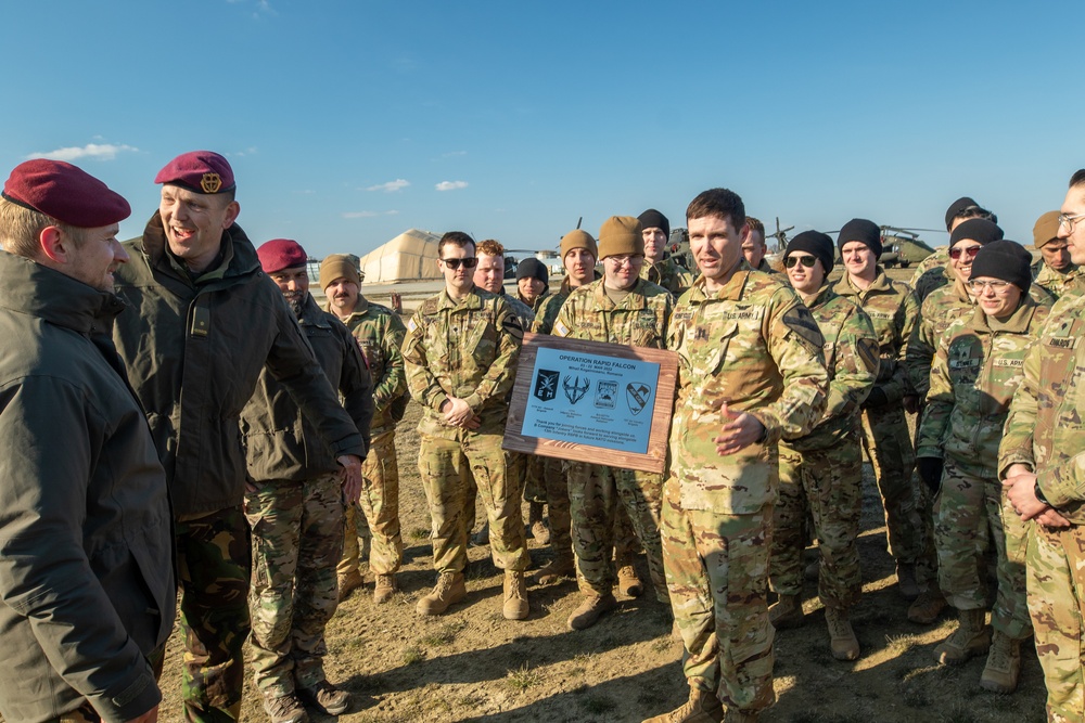 B Co presents plaque to Dutch