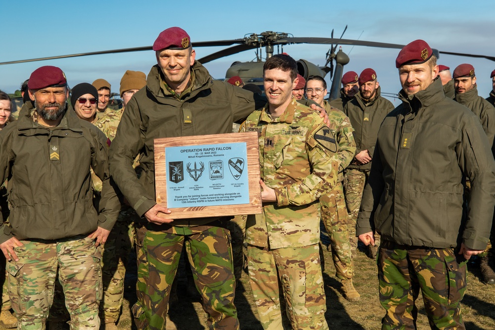 B Co presents plaque to Dutch