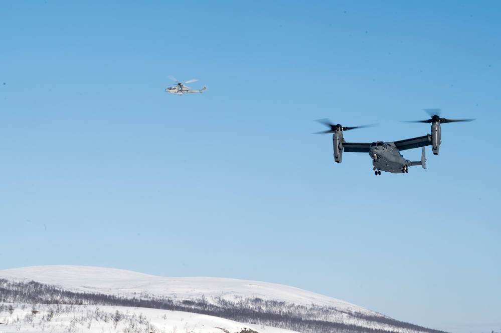 352 SOW Conducts interfly with 2nd Marines at CR22